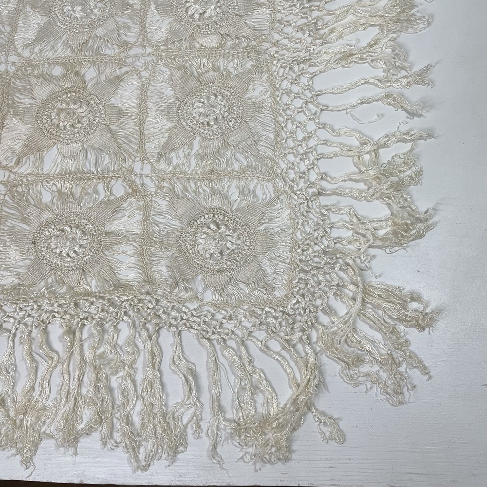 Vintage Cream Lace Crochet Coverlet Shawl Wrap Square Floral Fringe Delicate - Picture 5 of 16